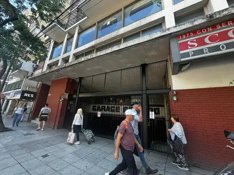 En venta - cochera fija y cubierta.