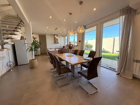 Casa 3 ambientes con 2 baños