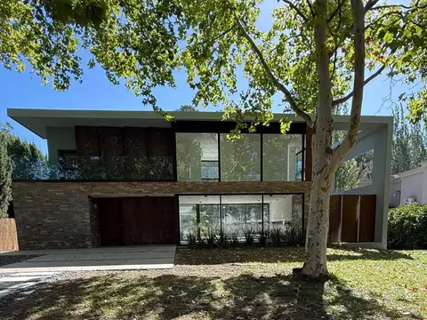 Casa en Alquiler en Carrasco , USD 8.500