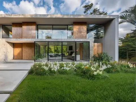 Casa 10 ambientes con 5 baños