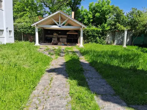 Quinta en Venta con 2 cocheras