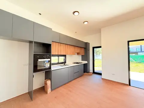 Casa en Venta con 4 cocheras