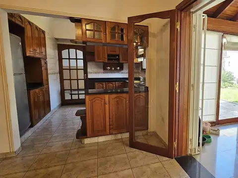 Casa 5 ambientes con 2 baños