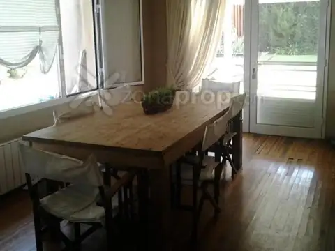 Casa 5 ambientes con 4 baños