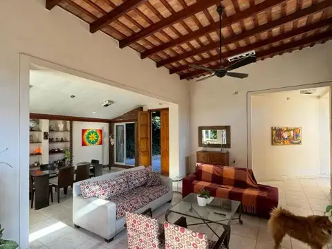 Casa en Venta con 9 cocheras