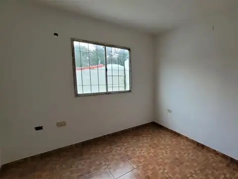 En Alquiler, PH 2 amb. Planta Alta Contrafrente. con lavadero.  -   Munro