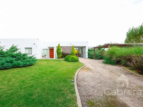 Casa en Venta con 3 cocheras