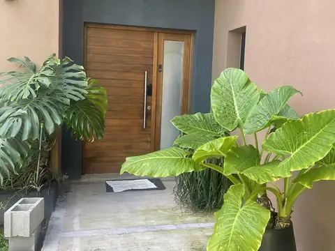 Casa en Venta en Pilar del Este - Santa Guadalupe, USD 350.000