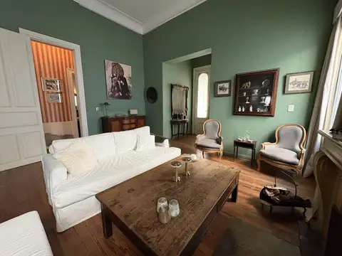 Casa 8 ambientes con 4 baños