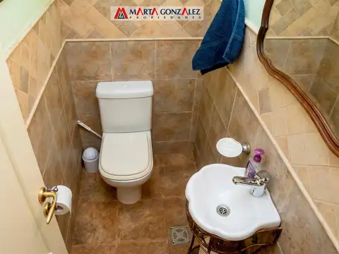 Casa 5 ambientes con 3 baños