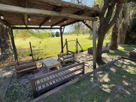 Casa en Alquiler con 2 cocheras