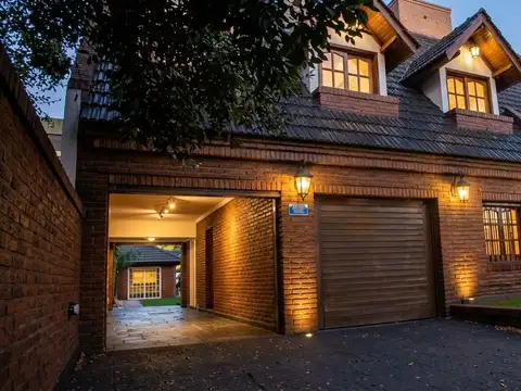 Venta de Casa en Merlo (bien ubicada) 4 dormitorios pileta