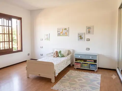 Venta de Casa en Merlo (bien ubicada) 4 dormitorios pileta