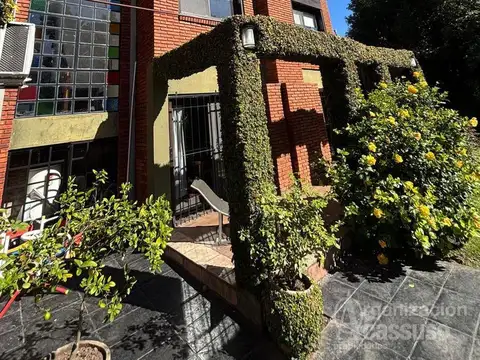 Casa 6 ambientes con 4 baños