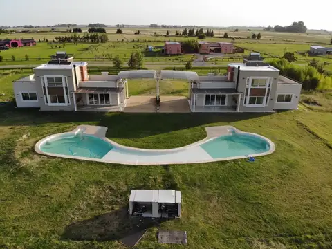 VENTA Lote con 2 Casas 4 Ambientes tipo duplex C/pileta Complejo Polo