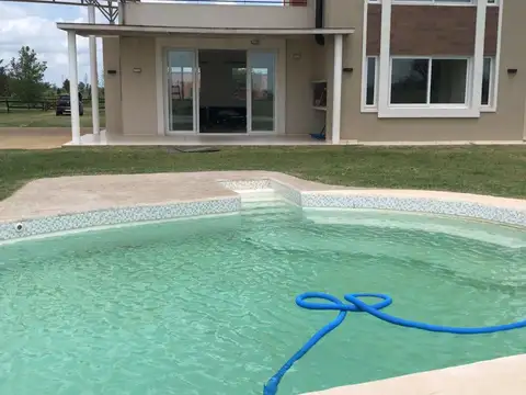 Casa en Venta con 2 cocheras