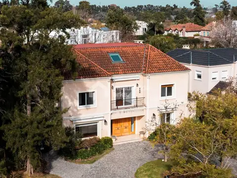 ESPECTACULAR CASA ESTILO NECOCLÁSICO - GRAN CALIDAD CONSTRUCTIVA - PACHECO GOLF CLUB