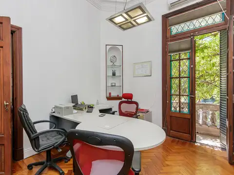 En venta casa en planta alta a metros de Bv Oroño