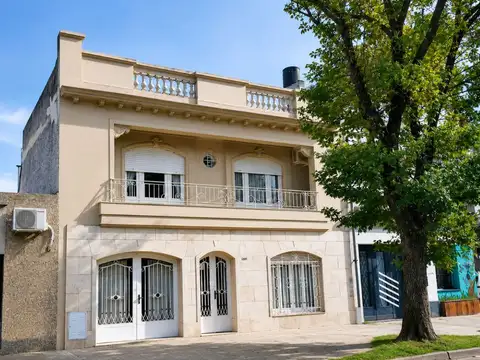 CASA EN VENTA 3 DORMITORIOS LUIS AGOTE