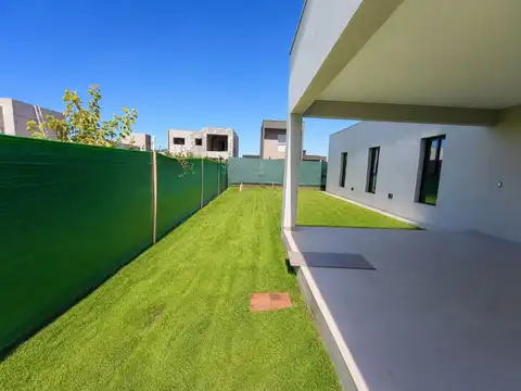 CASA A ESTRENAR BARRIO TIERRAS ALTAS, CARRODILLA