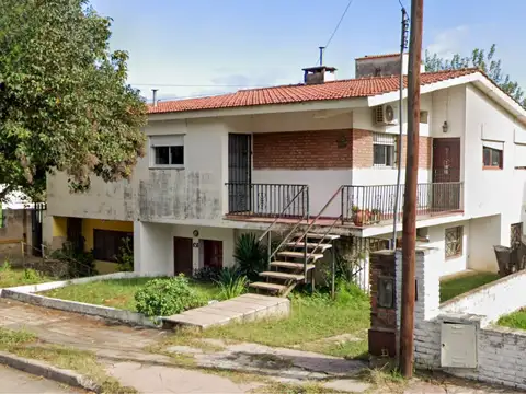 Chalet en block: 3 unidades. Garage. Parque - Villa Carlos Paz