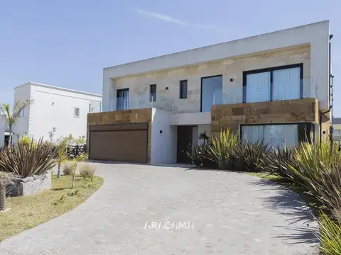 Casa en 6 ambientes en Venta en La Providencia - Canning