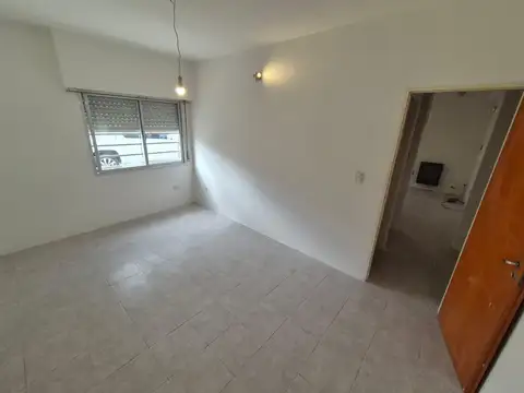Departamento en Alquiler en General Roca, $ 700.000