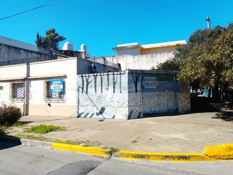 Casa de 3 Ambientes con cochera y terraza.