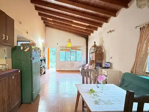 CASA EN VENTA ARTURO SEGUI 2 DORMITORIOS