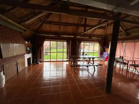 Casa 4 ambientes con 2 baños