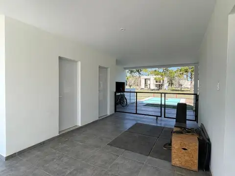 Casa 4 ambientes con 2 baños