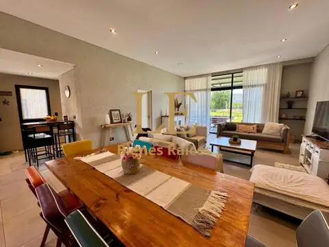 Casa 5 ambientes con 3 baños