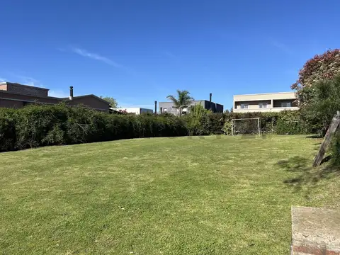 Av Alvear 100, Piso 0