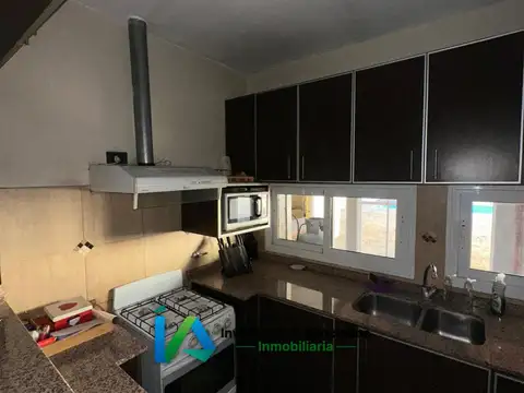 Casa 4 ambientes con 2 baños