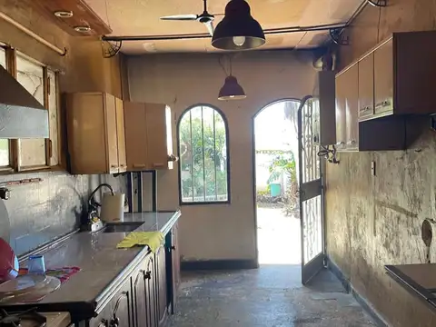 VENTA casa 2 dormitorios a REFACCIONAR
