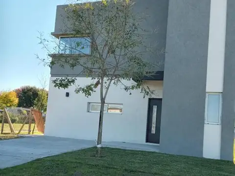 Trinidad y Av. Mitre Manzanares Pilar