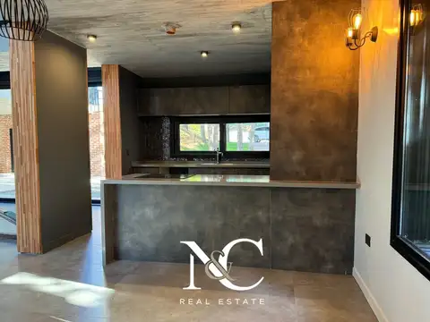 Casa 5 ambientes con 4 baños