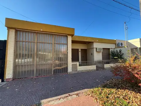 ALQUILER / CASA / 2 DORMITORIOS / B° JUAN DE GARAY