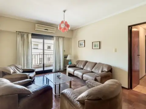 CASA 8 AMBIENTES EN VENTA BARRACAS
