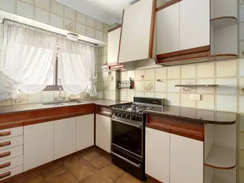 CASA 8 AMBIENTES EN VENTA BARRACAS