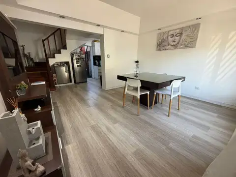 Depto Tipo Casa 4 ambientes con 2 baños