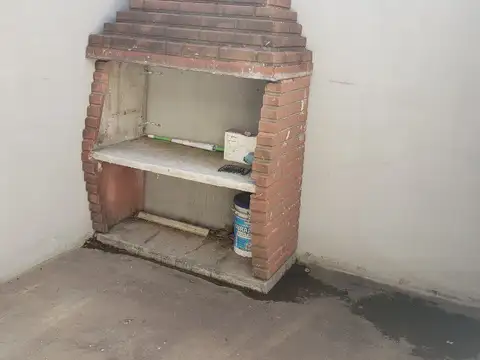 MONOAMBIENTE AMPLIO, LUMINOSO, PATIO CON PARRILLA