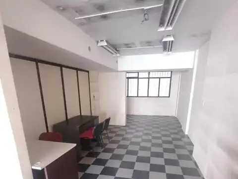 Oficina 5 ambientes con 2 baños