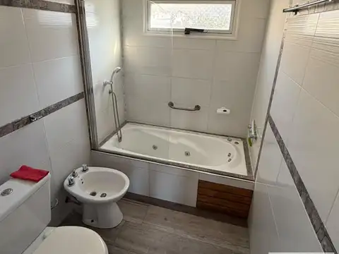 Casa en Alquiler - 4 Dormitorios 4 Baños - 300mts - Mar Del Plata