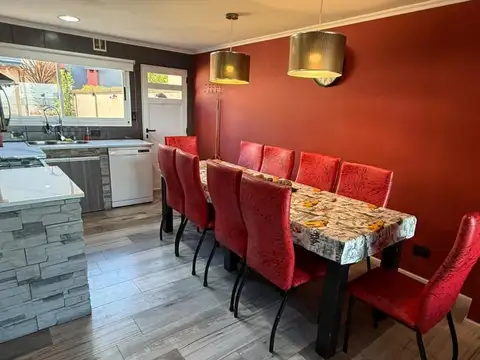 Casa 6 ambientes con 4 baños
