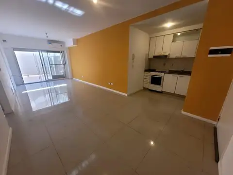 Departamento 2 ambientes con patio