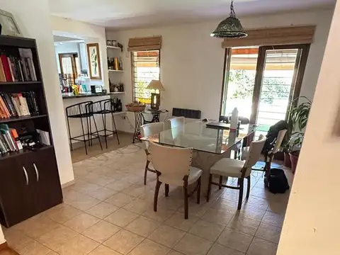 Venta Casa en Jardines del Jockey 3 dormitorios 3 baños pileta Apto Credito