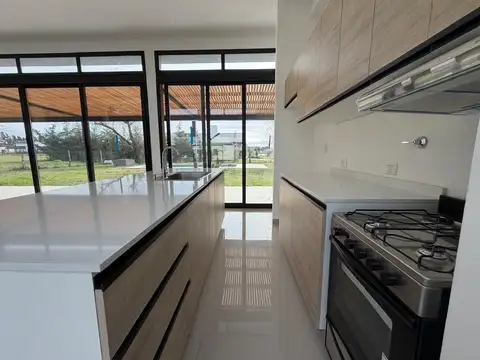 Casa 4 ambientes con 3 baños