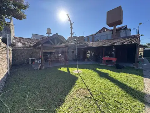 VENTA - CASA 5 AMB Y CASA 3 AMB EN UN MISMO LOTE - RAFAEL CASTILLO, LA MATANZA - ACEPTA PERMUTA O FI