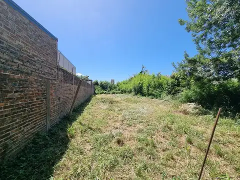 SE VENDE TERRENO SOBRE RIVADAVIA EN SANTO TOME